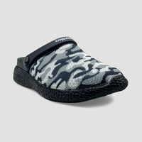 Wanderer Boys Black Camo Clogs